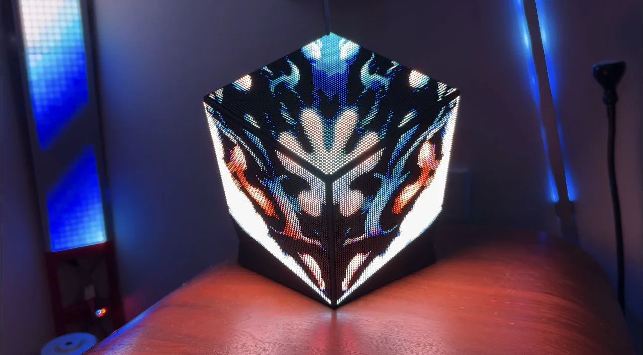 Prism-64 displaying a symmetrical blue and orange pattern